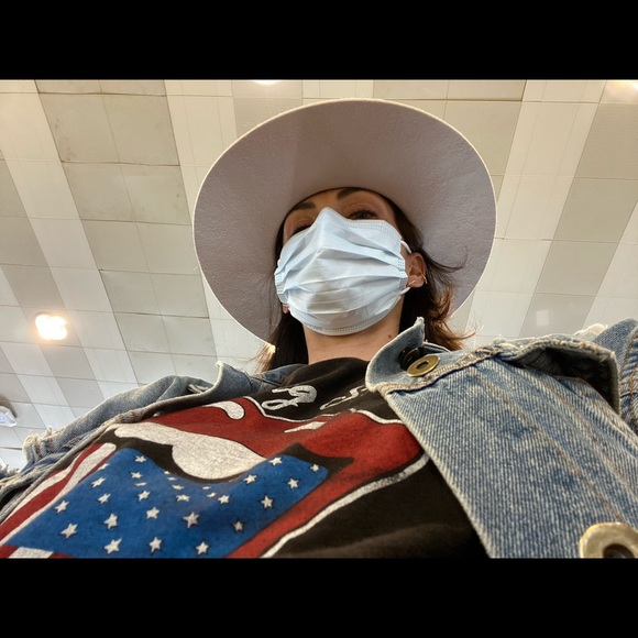 Meet your POSH Ladayyyyy - Picture 11 of 16